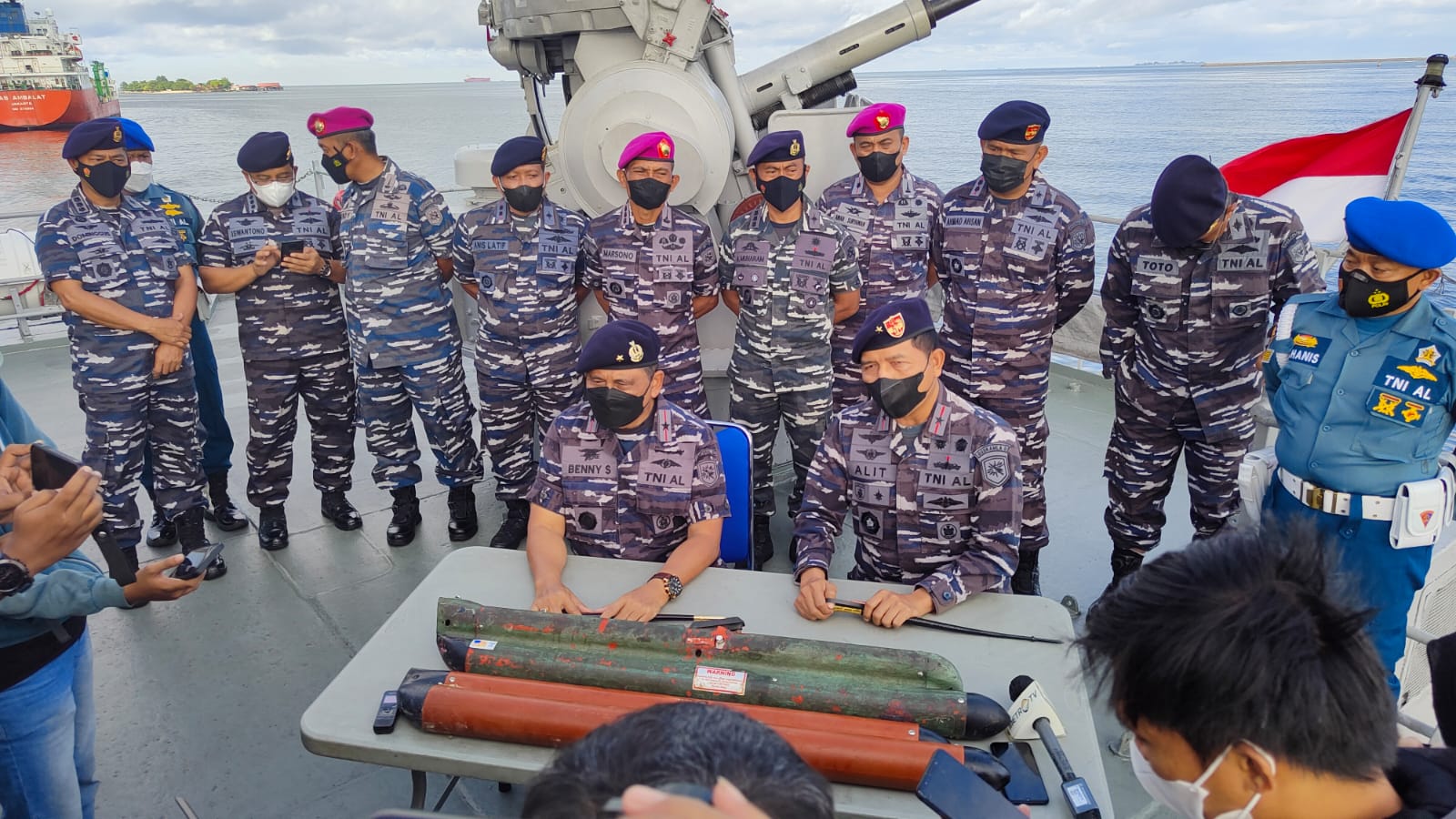 TNI AL Amankan Dua Unit Benda Mirip Rudal dari Kepulauan Selayar 