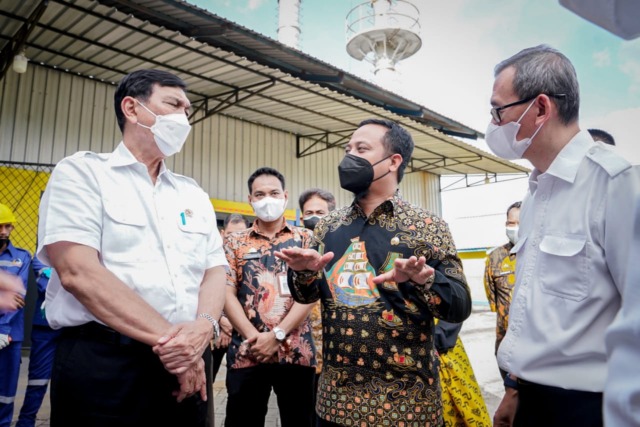 Menteri Luhut Takjub Lihat Pengolahan Limbah B3 di Sulsel
