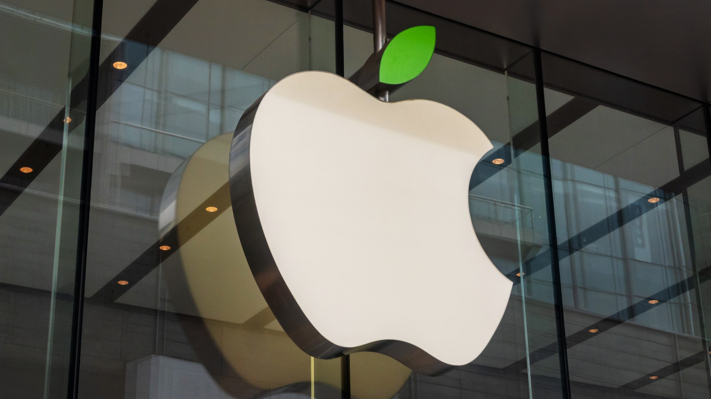 Diserang Rusia, Ukraina Meminta Bantuan Apple Untuk Blokir Akses App Store