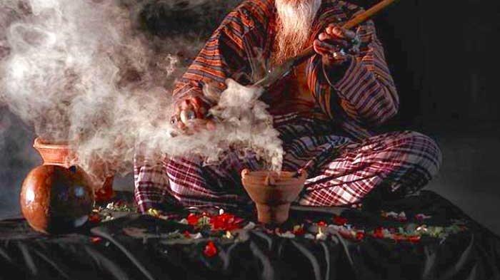 Datangi Dukun Agar Rejekinya Dilancarkan, Wanita Ini Malah Disetubuhi Berkali-kali