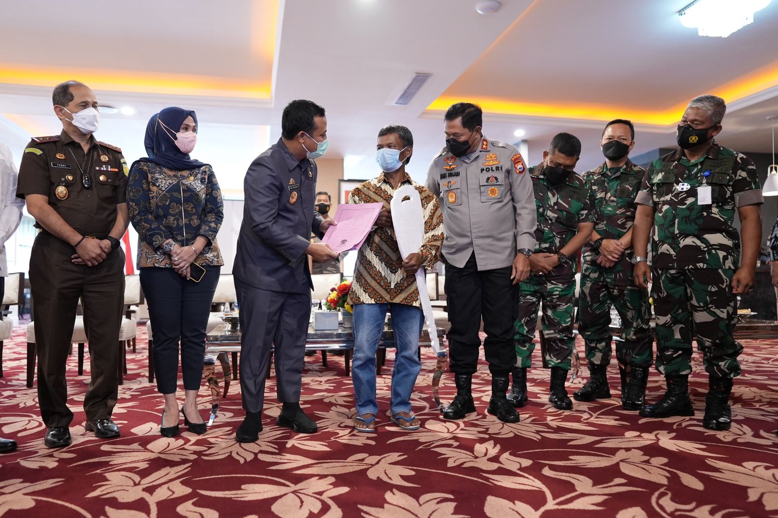 Petani Toraja Ini Tak Sangka Dapat Mobil Usai Vaksin