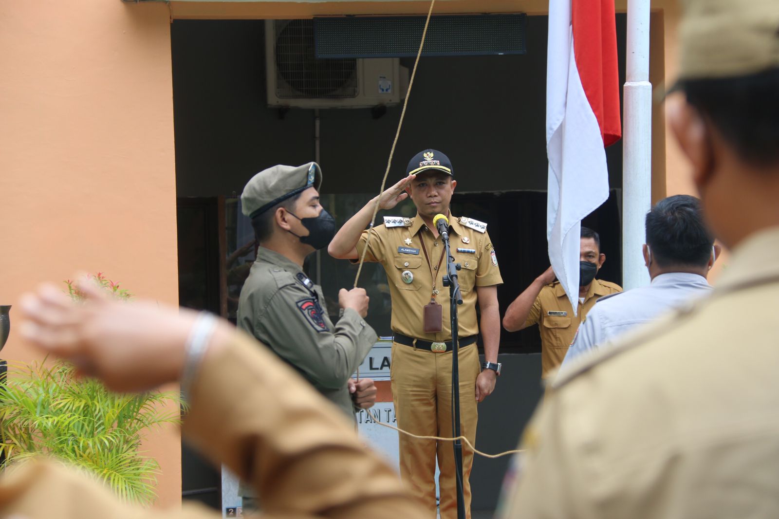 Gelar Apel Pagi, Camat Tallo: Beri Pelayanan Prima Pada Warga 