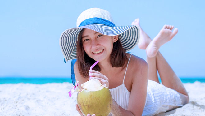 Meskipun Menyehatkan, Air Kelapa Tak Bisa Menggantikan Fungsi Air Minum Biasa