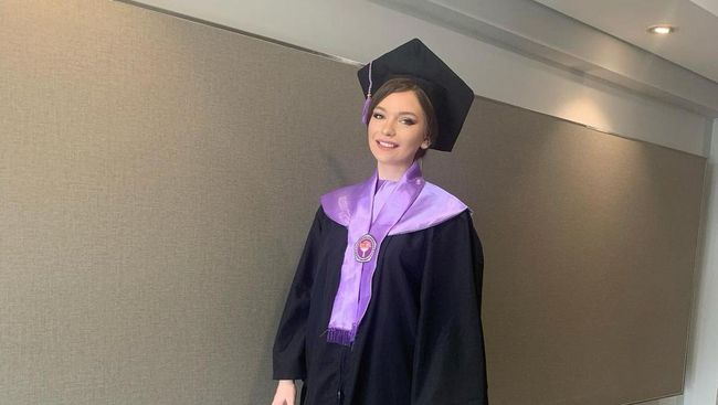 Awalnya Perempuan Cantik Bosnia Ini Ingin Kuliah di Turki, Tapi Malah ke Indonesia dan Betah Tinggai di Sini