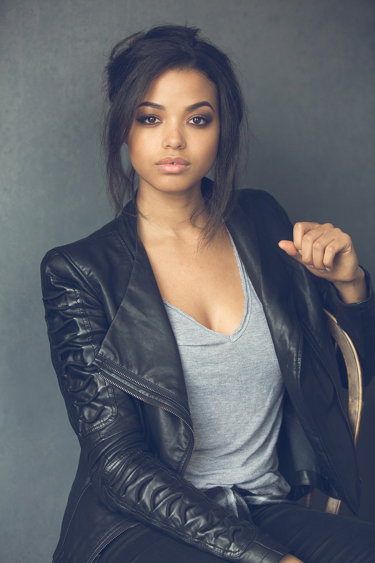 Ella Balinska Pemeran Utama Serial Resident Evil di Netflix, Begini Perjalanan Kariernya