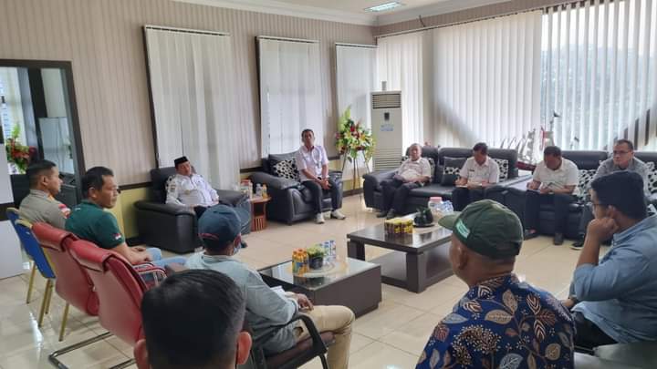 Sikapi Keresahan Petani Akibat Anjloknya Harga TBS, Bupati Pasangkayu Ajak Stakeholder Carikan Solusi