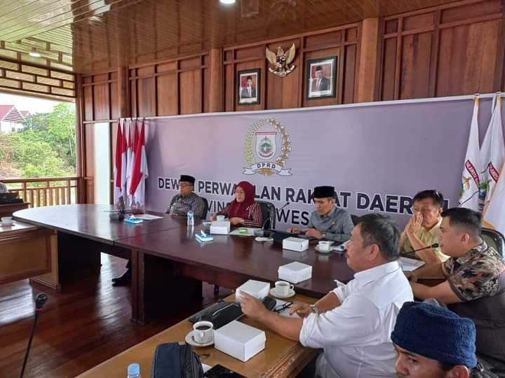 DPRD Sulbar Gelar Rapat Banggar Bersama TAPD Bahas KUA PPAS 2023