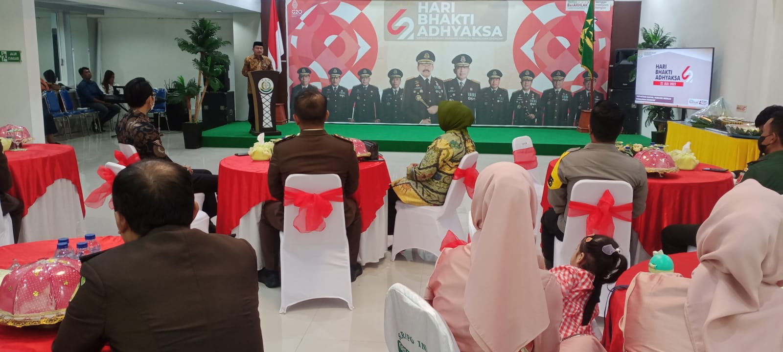 Bupati Pasangkayu Serahkan Kunci Rumah Dinas pada Puncak Hari Bhakti Adhyaksa ke-62