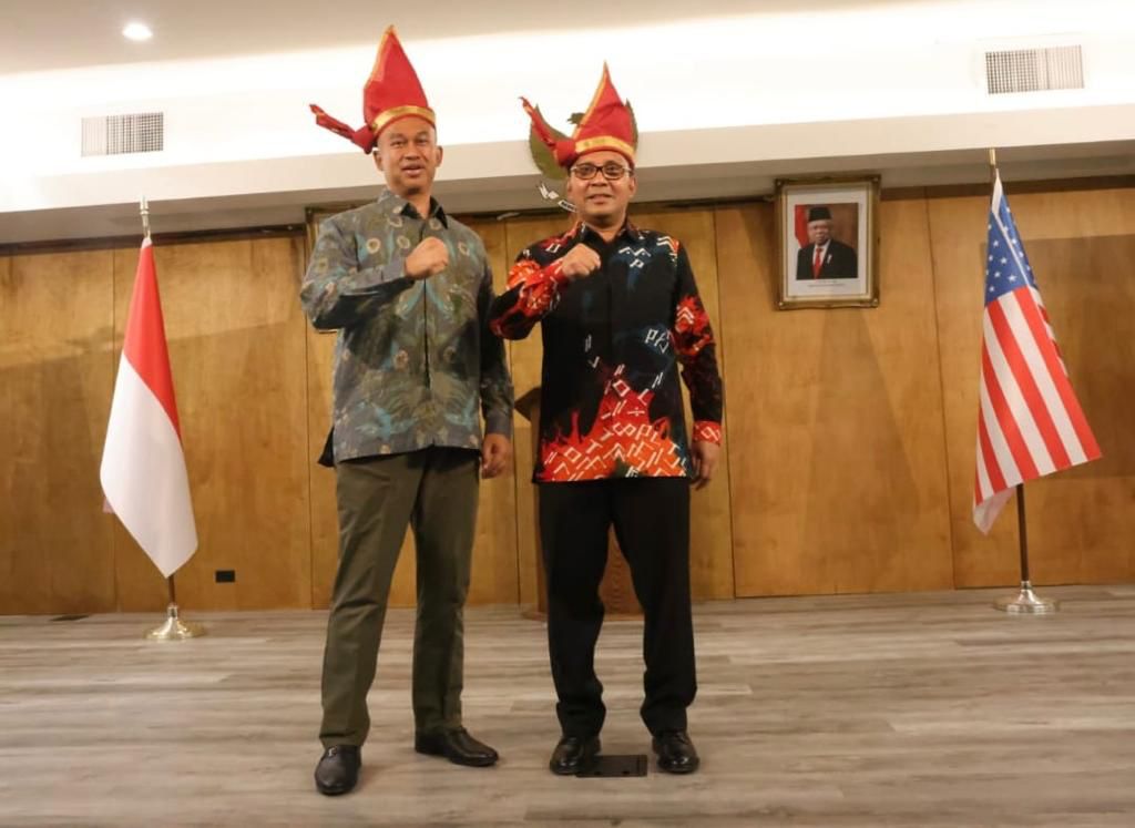 Danny Pomanto Paparkan 10 Peluang Investasi Kota Makassar di Los Angeles Business Meeting