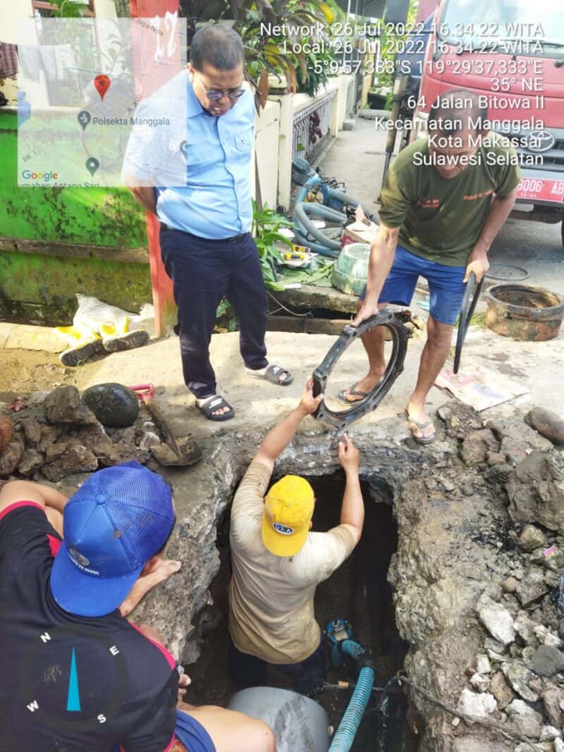 Pantau Pengerjaan Kebocoran Jalur Pipa di Antang, Dirtek PDAM Mohon Maaf Kepada Masyarakat yang Terdampak