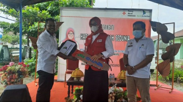 Momen Hari Donor Darah se Dunia, PMI Pasangkayu dapat Bantuan Ambulans dari Bank Sulselbar