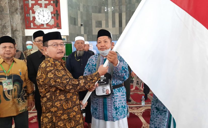 Bupati Lepas 71 CJH Pasangkayu, Pemkab Tanggung Biaya ke Embarkasi Makassar