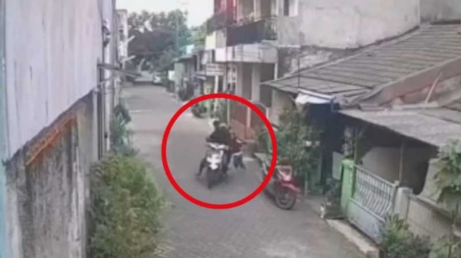 Dua Bocah Lakukan Aksi Berani saat Dijambret, Demi Pertahankan Ponselnya Rela Terseret Motor Hingga Luka-luka