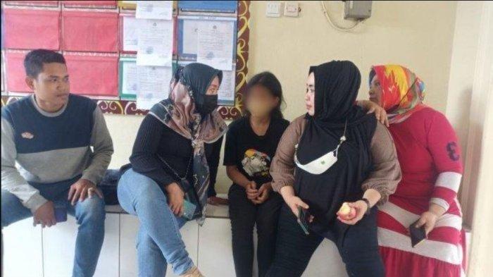 Cewek di Samarinda Dijadikan PSK oleh Pacarnya, Untung Diselamatkan Om-om yang Bawa ke Polisi