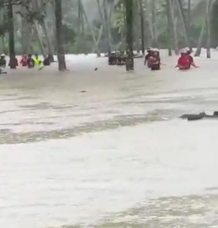 Banjir Hantam Mamuju, Pemukiman Warga Terendam dan Jalan Trans Sulawesi Lumpuh