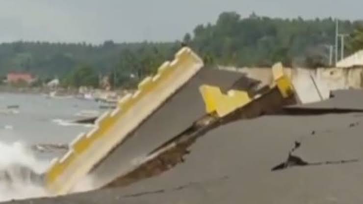Abrasi Landa Minahasa Selatan, Puluhan Bangunan dan Jembatan Ambruk dan Hanyut 