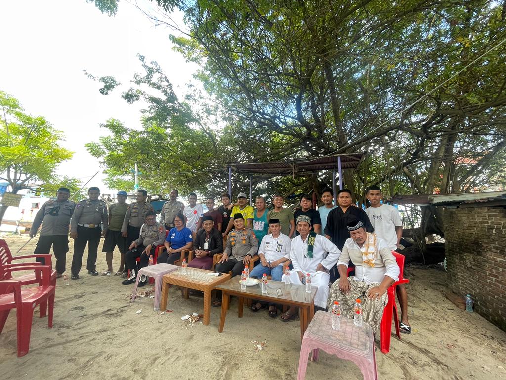 Kapolsek Ujungpandang Silaturahmi ke  Lae lae, Warga Sajikan Taripang Khas 