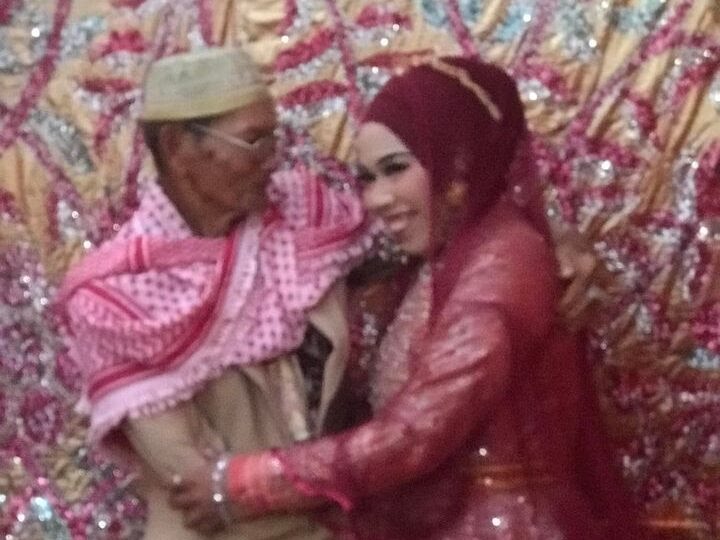 Viral Kakek 90 Tahun di Sultra Nikahi Wanita 28 Tahun Mantan Kakak Iparnya 