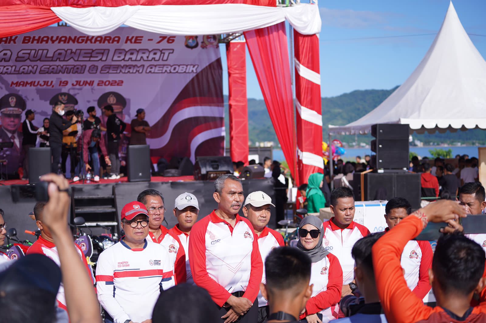 Semarak Hari Bhayangkara ke-76, Polda Sulbar Bagikan Doorprize Senilai Ratusan Juta Kepada Warga Mamuju