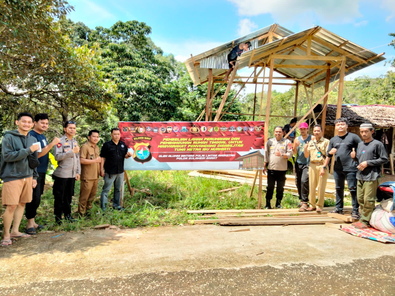 Penyandang Disabilitas di Saletto Dapat Kado Rumah dari Alumni Bintara Polri Lintas Angkatan Sulbar 