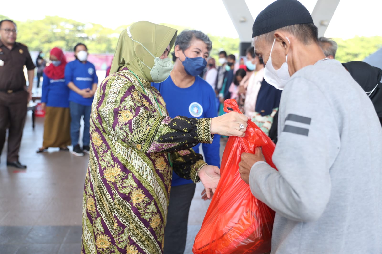 Peringatan Hari TB se Dunia, Indira Jusuf Ismail Beri Penghargaan Bagi Puskesmas Terbaik 