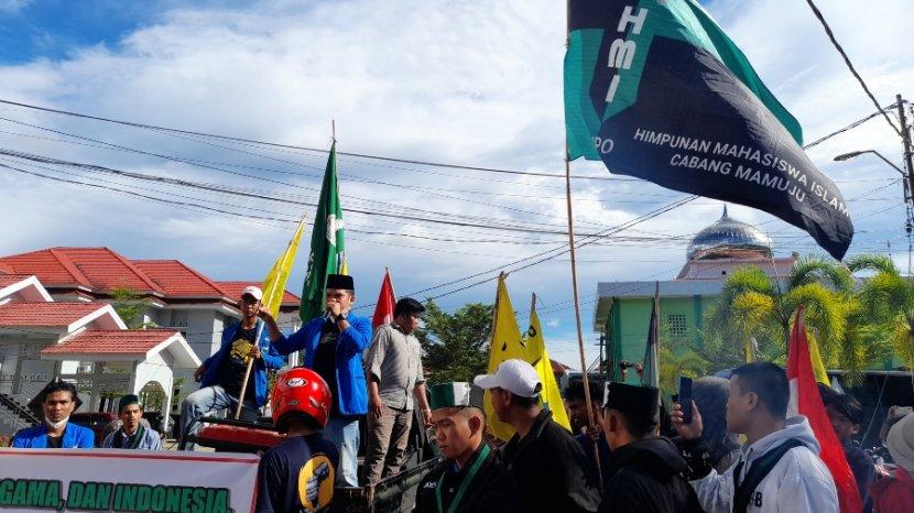 Unjuk Rasa di Kantor Kemenag Sulbar, Mahasiswa Mamuju Desak Menteri Agama Dicopot