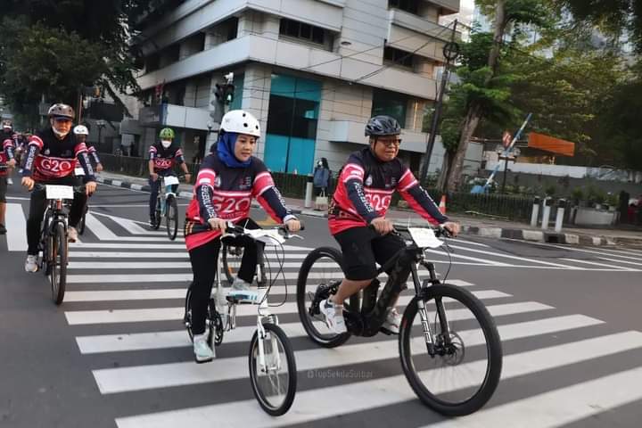 Ketua DPRD dan Sekprov Sulbar Gowes Bersama dalam Rangka Mendukung Presidensi G20