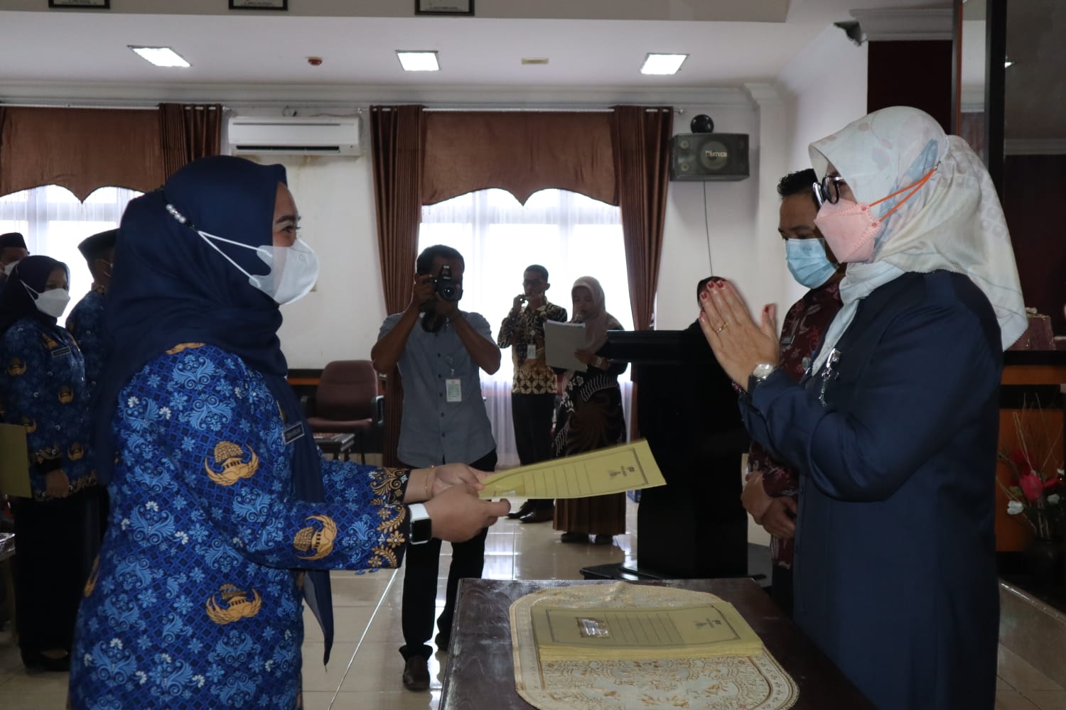 Serahkan SK CPNS Formasi 2021, Wabup Herny: Ini Adalah Bukti Otentik Sekaligus Kontrak Pengabdian di Pasangkayu