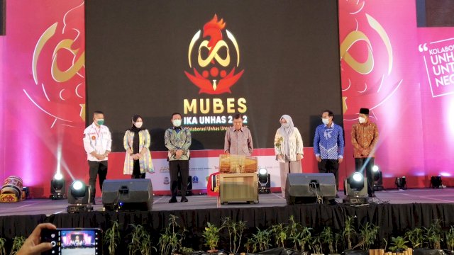 Lepas Jabatan Setelah 25 Tahun, JK Berharap IKA Unhas Dipimpin Figur Muda