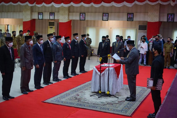 Bupati Bone Lantik 10 Pejabat Baru, Mantan Kabag Humas Sulbar Jadi Kadis Pendidikan