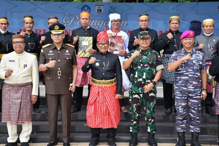 Inspektur Upacara Peringatan Hardiknas, Pj Gubernur Sekaligus Serahkan SK PPPK Tahap 2