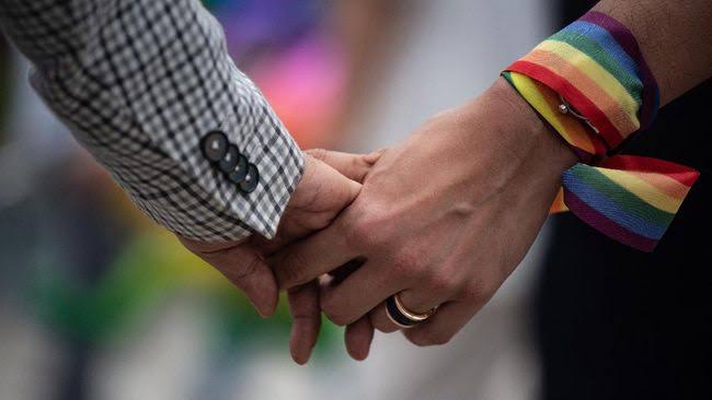 Pesta LGBT di Makassar Dibubarkan Polisi 