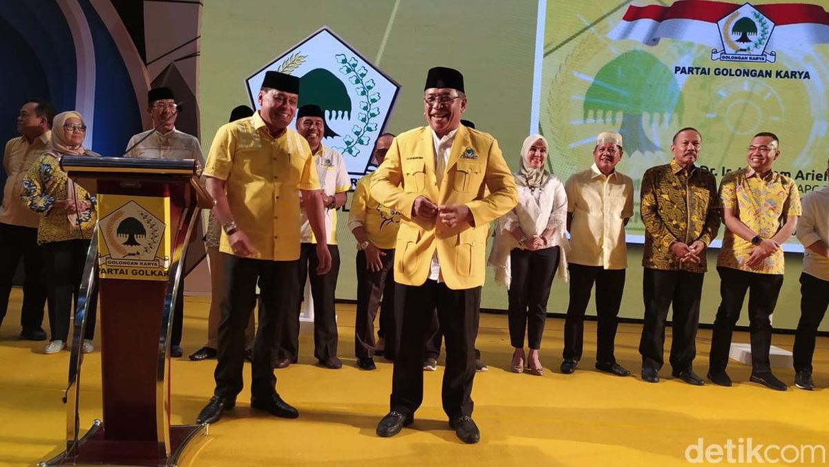 IAS Resmi Pakai Jas Golkar, NH Bilang Calon Gubernur Sulsel 2024
