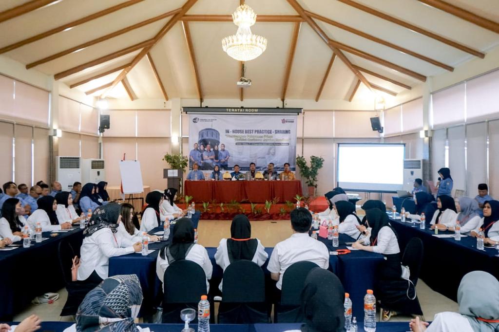 Pacu Tingkatkan Layanan, Petugas  Costumer Service PDAM Kota Makassar Dilatih In House Training