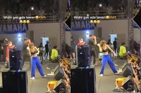 Widi Vierratale Dipolisikan Pemuda Sulawesi Usai Buka Baju Saat Konser di Kota Palu