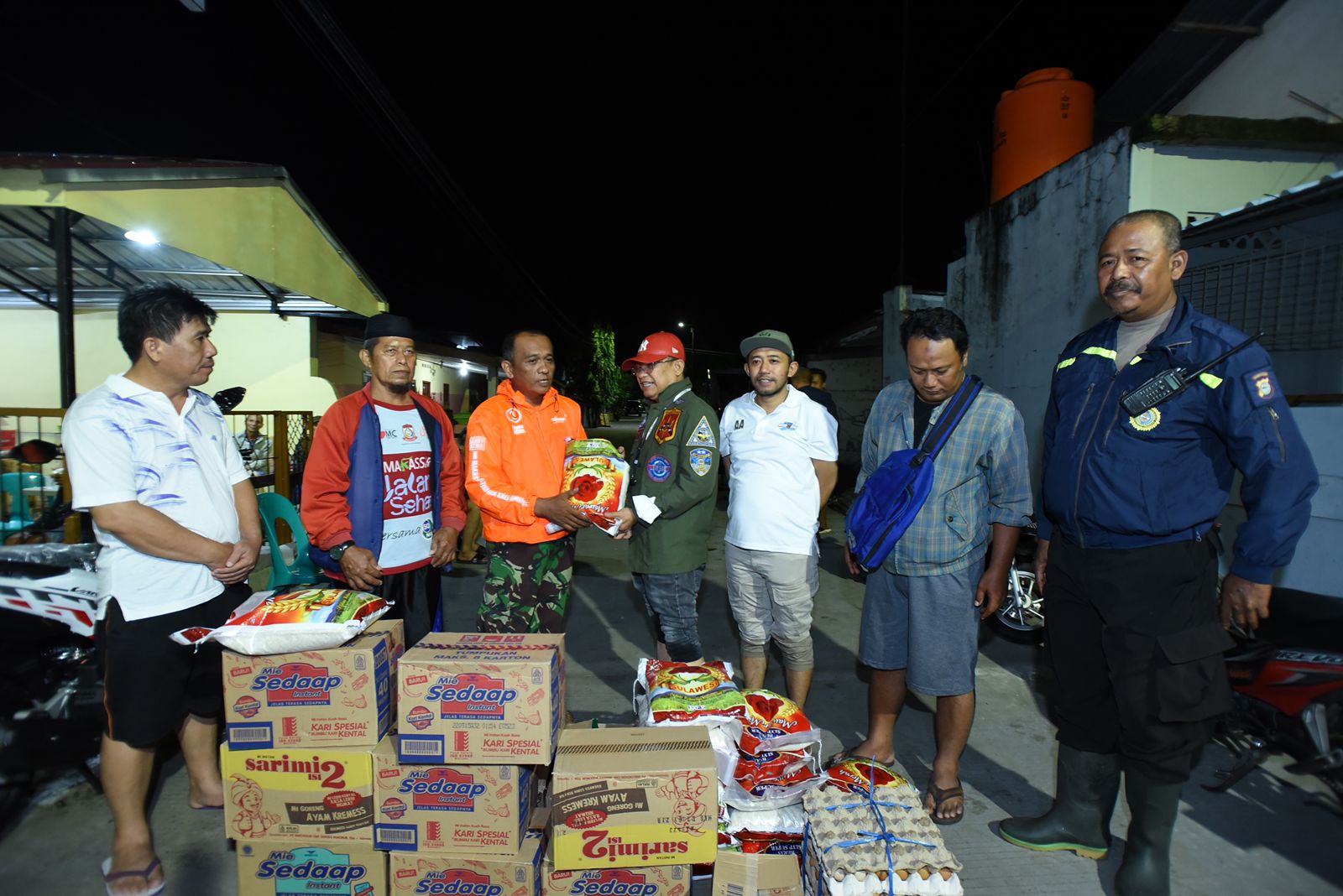 Tanggap Bencana, Dirut PDAM.Makassar Turun langsung salurkan Bantuan di 3 Lokasi
