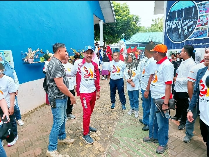 Akhir Pekan, Rudianto Lallo Jalan Sehat Bersama Ratusan Alumni SMPN 36 Makassar