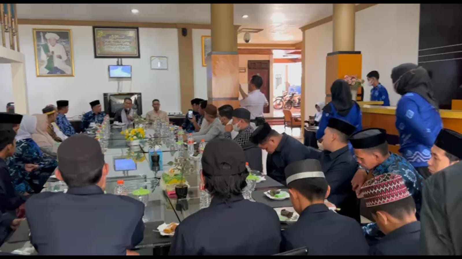 Akmal Beri Motivasi Kafilah Sulbar yang Ikuti MTQ Nasional di Banjarmasin