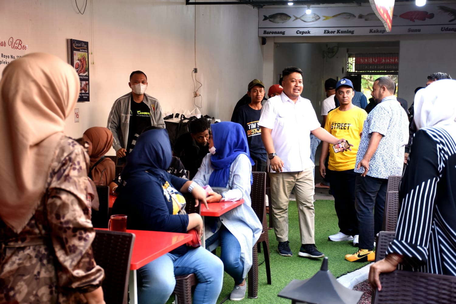 Kundapil di Parangtambung, Legislator Ari Ashari Tinjau Proyek Paving dan Dengarkan Keluhan Warga 