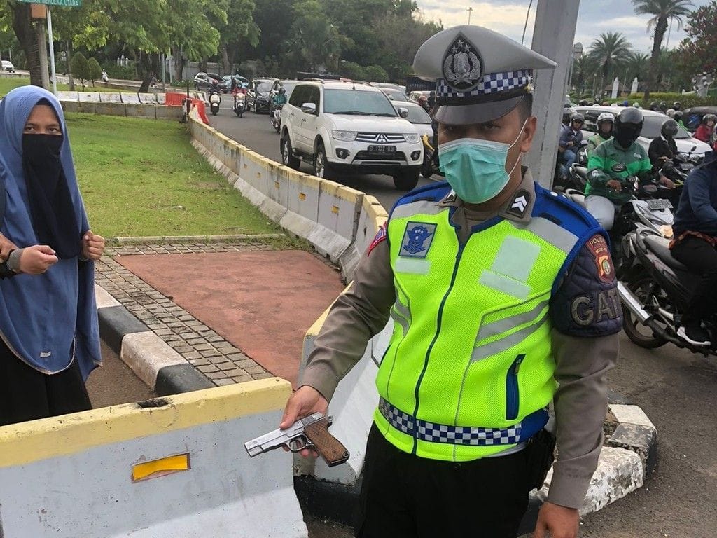 Wanita Misterius Nekat Terobos Istana Merdeka Sambil Todongkan Pistol 