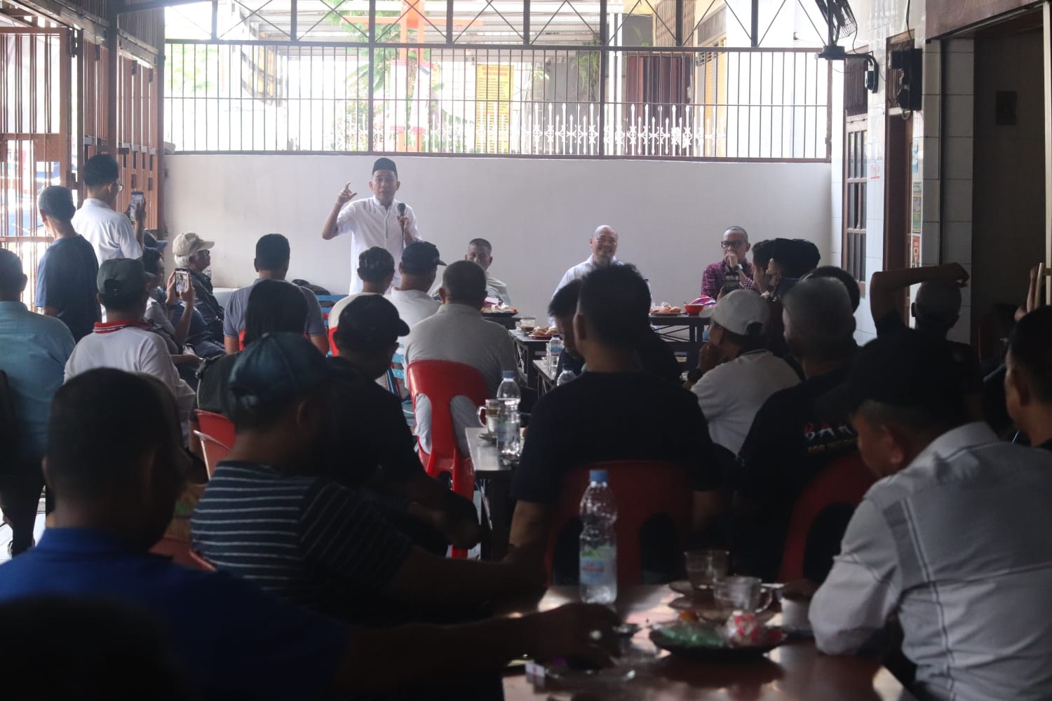 Ketua DPRD Rudianto Lallo Bahas Kepemimpinan HM Daeng Patompo Bareng Putranya