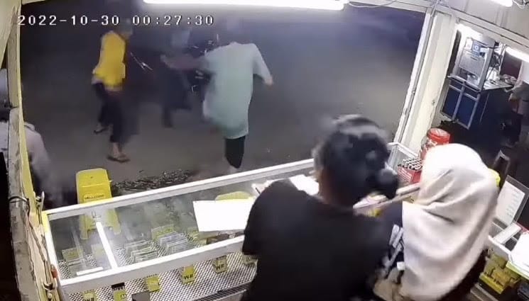 Viral Remaja di Makassar Bawa Busur Serang Penjaga Konter Pulsa 