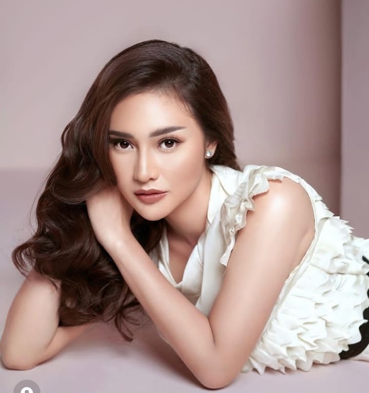 Devina Kirana, Model Cantik dan Seksi yang Diduga Selingkuhan Rizky Billar, Ternyata Suka Mobil Mewah 