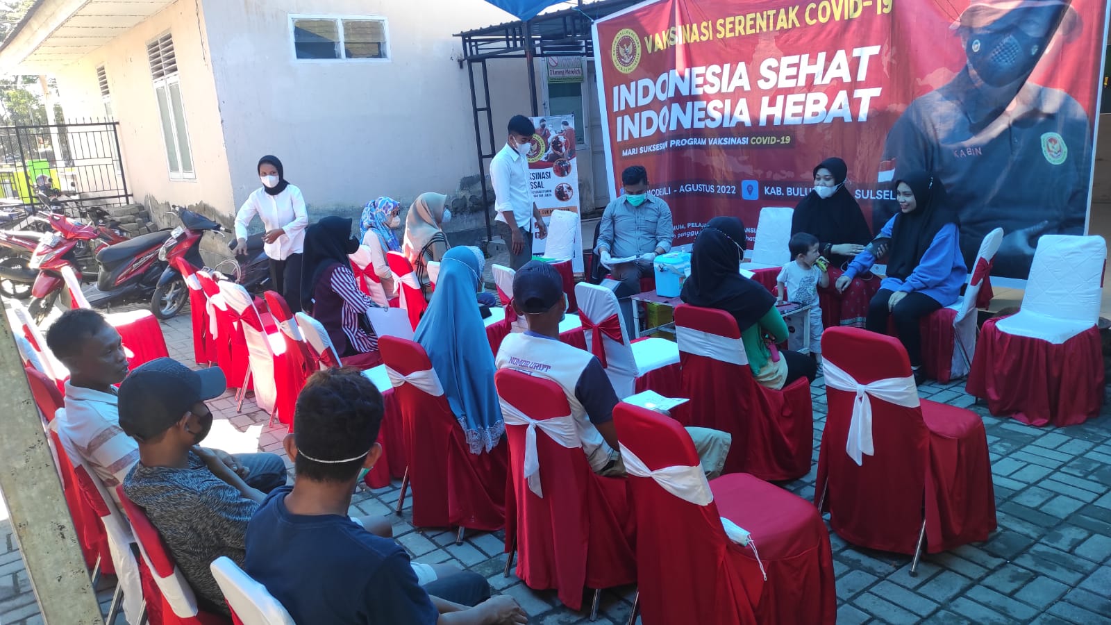 BIN Gelar Vaksinasi Massal di Kantor Kecamatan Rilau Ale Bulukumba