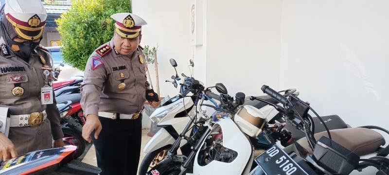 Polisi Amankan Puluhan Mobil dan Belasan Motor saat Razia Knalpot Brong di Makassar 