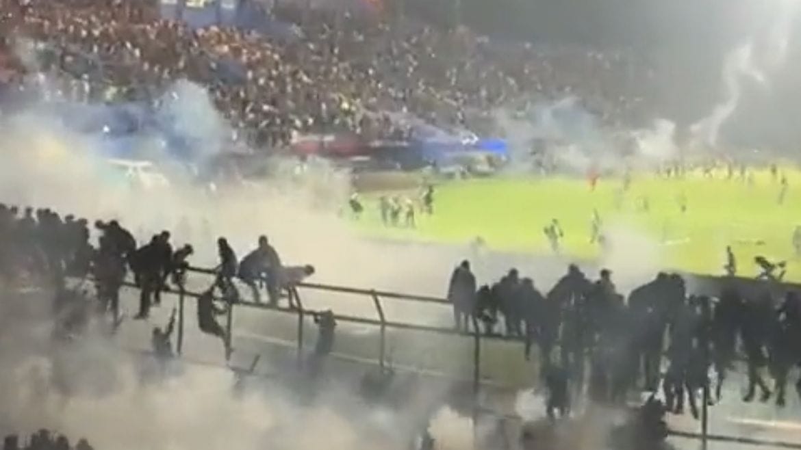 Tragedi Kelam Sepakbola Indonesia, 127 Orang Tewas Usai Pertandingan Arema FC vs Persebaya 