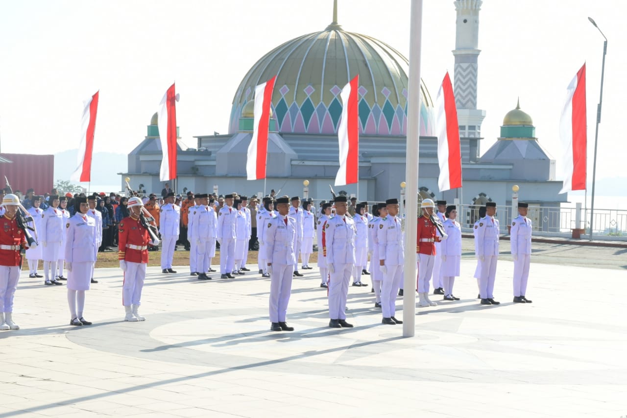 Sukses Kibarkan Merah Putih, Pj Gubernur Sulbar Apresiasi Tinggi Paskibraka 