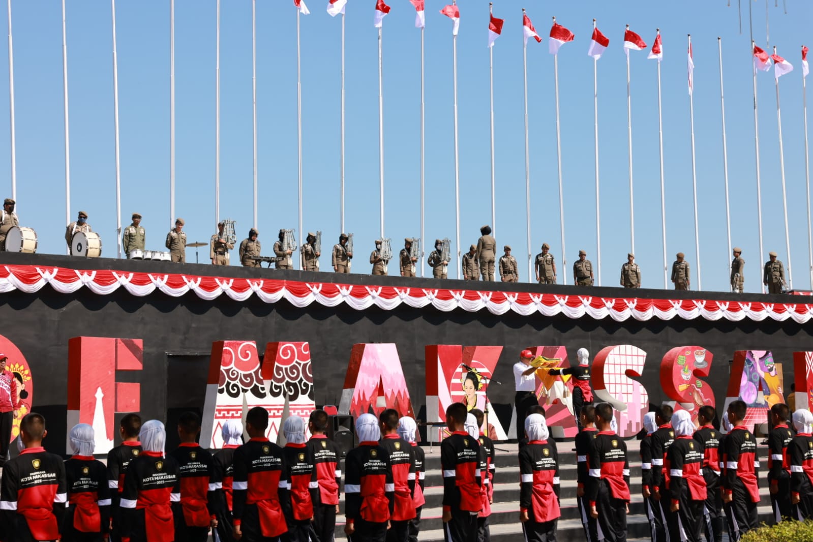 Danny Pomanto Pimpin Gladi Upacara dan Pengibaran Bendera Berkonsep Bunga Rampai di Anjungan Losari