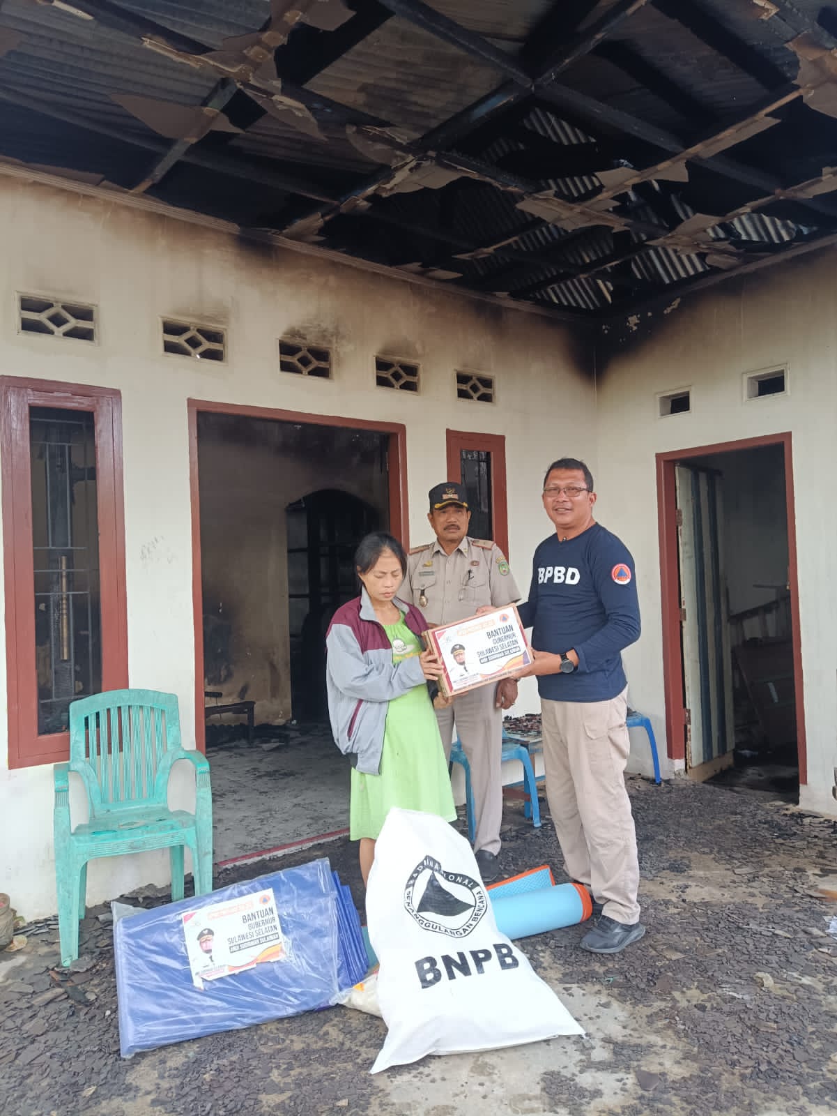 Gerak Cepat, Andi Sudirman Langsung Berikan Bantuan Logistik Korban Kebakaran di Palopo