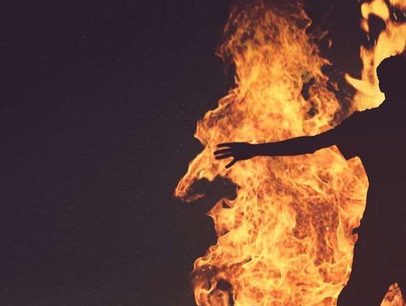 Istri di Kubu Raya Bakar Suami yang Tidur di Kandang Sapi hingga Sekarat